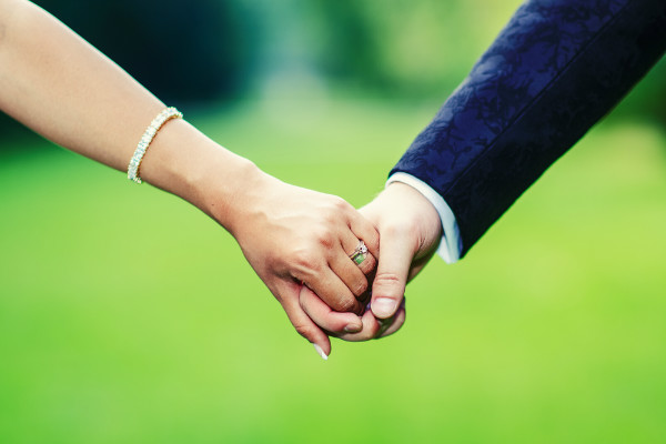 Read more about the article Hubungan Suami Istri Yang Benar